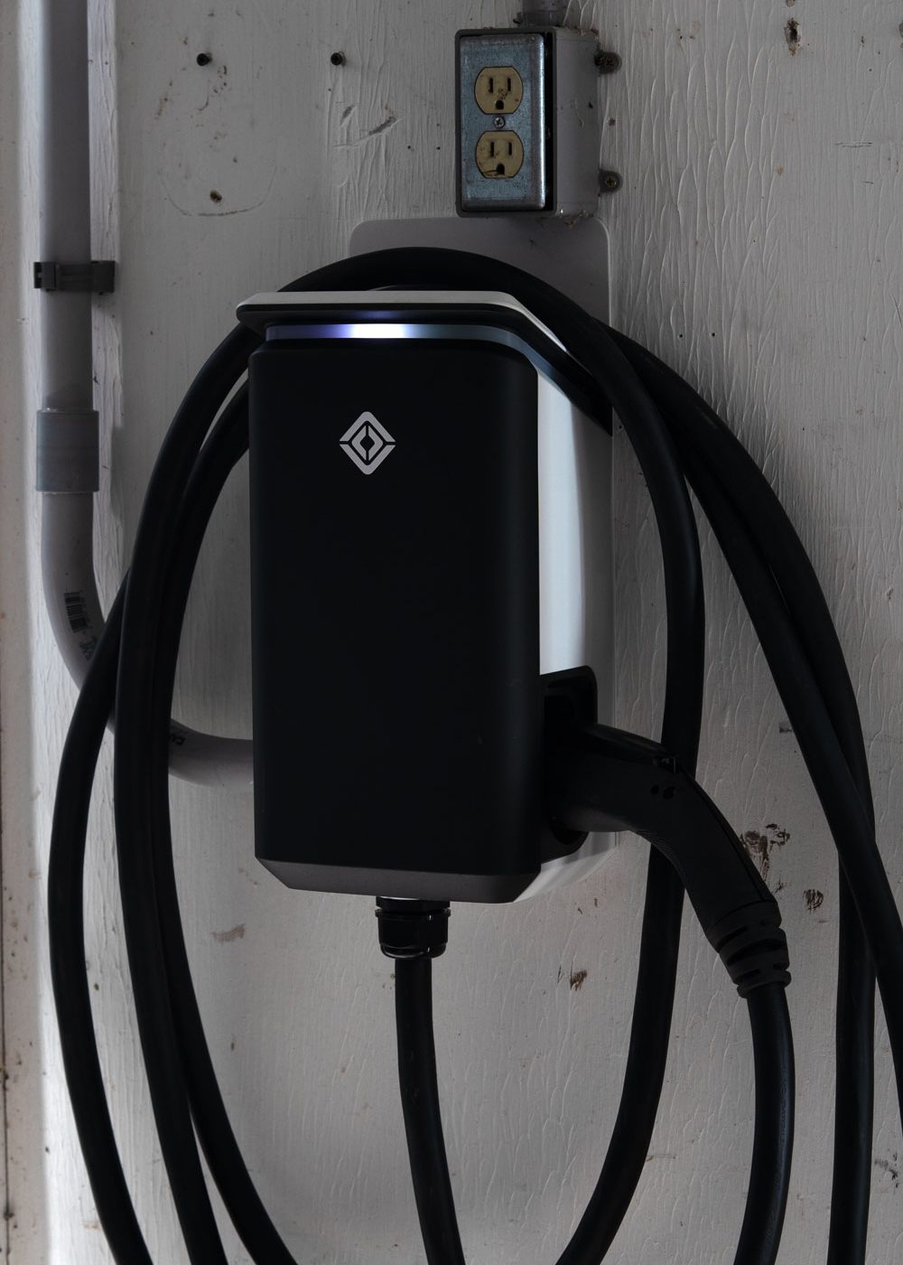 stgev-wall-charger-mobile